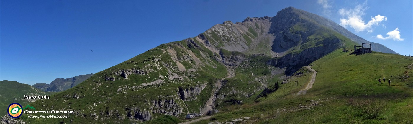 22 Al Piancansaccio d'Arera con vista in Val d'Arera.jpg